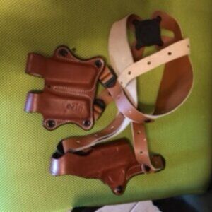 DESANTIS 11D X7 SHOULDER HOLSTER S&W .40 Cal Shield W/Magazine holder Right hand